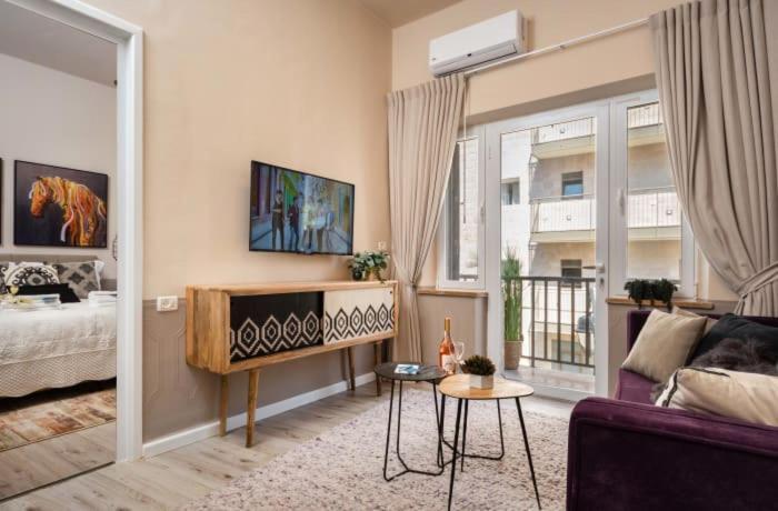 One-Bedroom Apartment,1087055863:JPEG