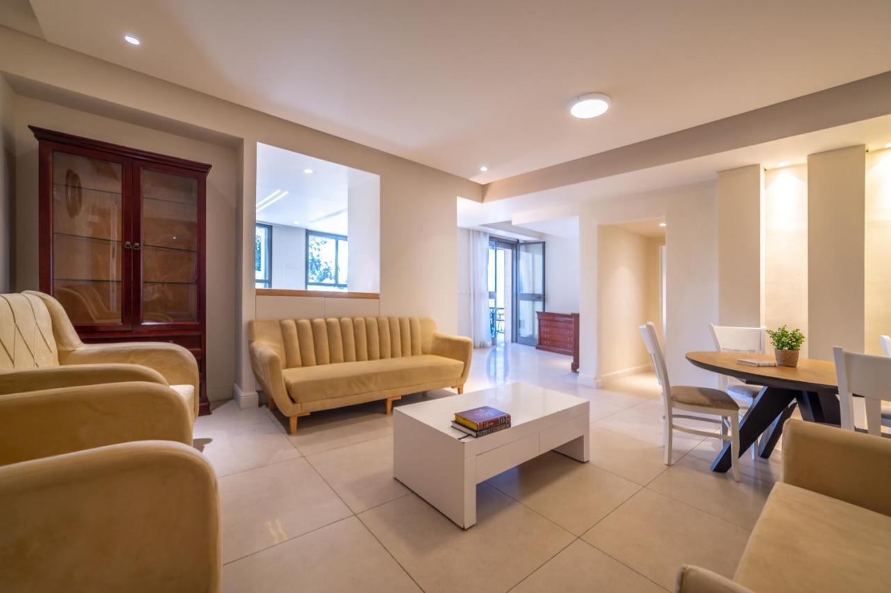 Economy Suite mit 2 Schlafzimmern und Balkon (4 Personen)