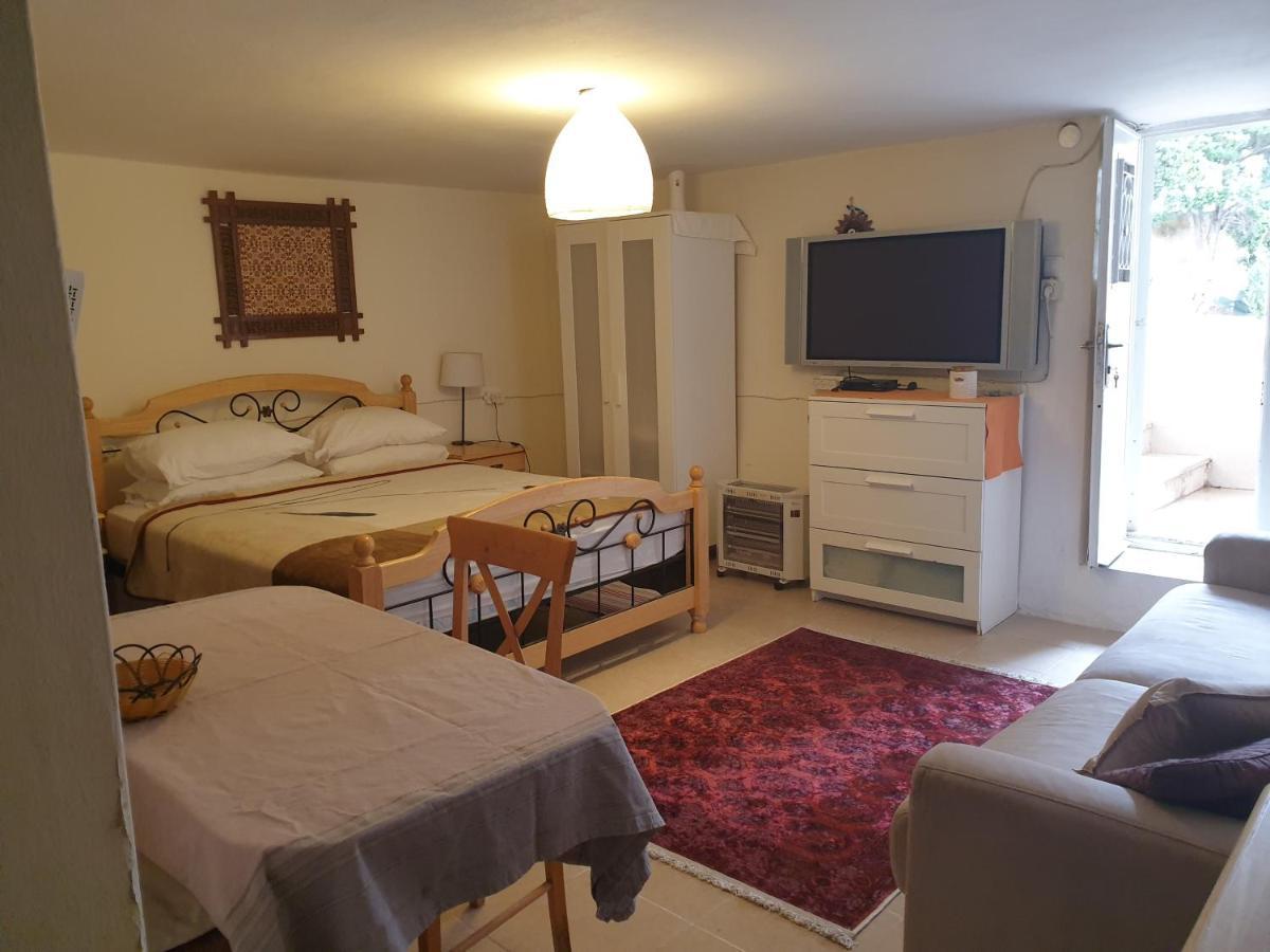 Family Studio,1366602557:JPEG