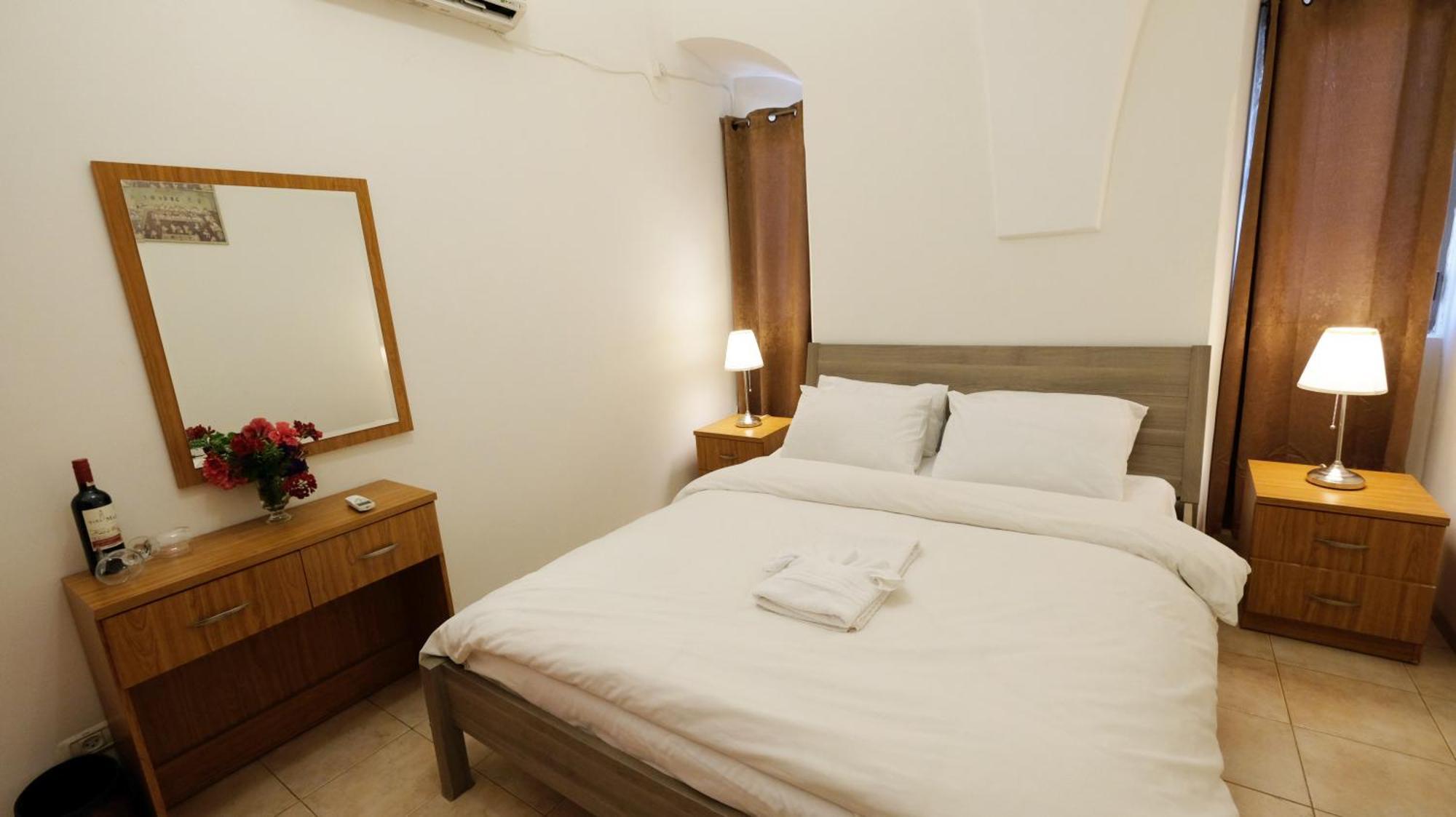 Two-Bedroom Apartment (1 Double Bed + 2 Single Beds),1604099361:JPEG