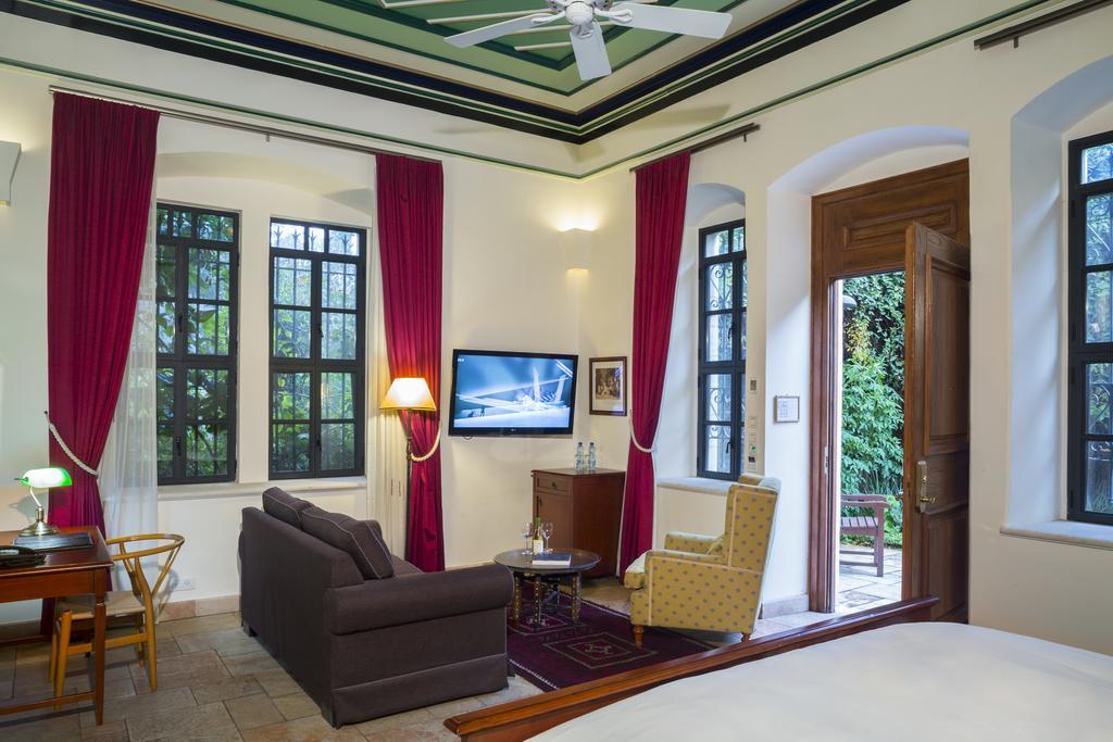Deluxe Pasha Room