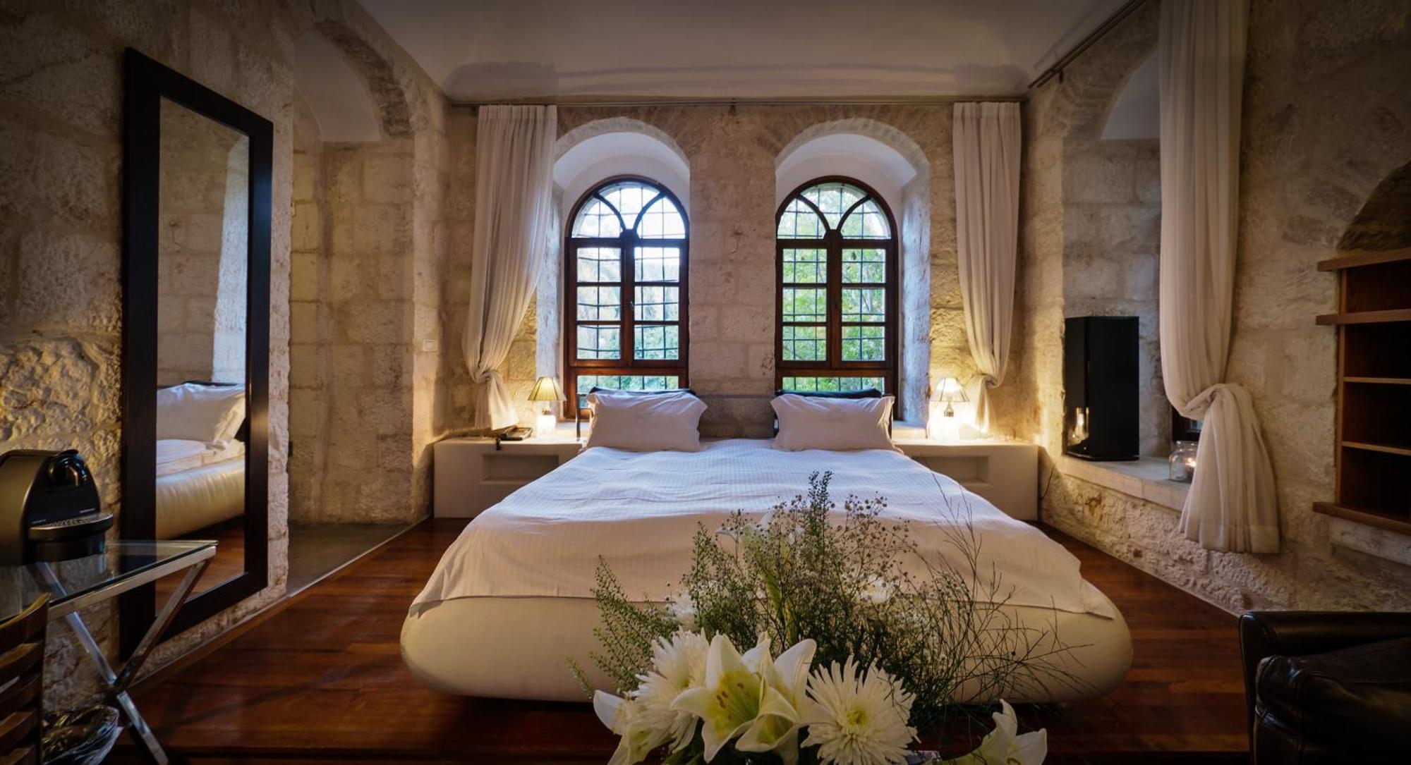 Luxury Suite with Bath