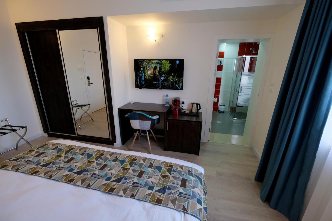 Premium Double Room with Shared Terrace,723343639:JPEG