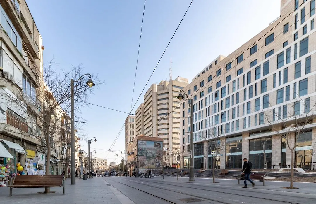 Luxurious 1Bdr In City Center-1