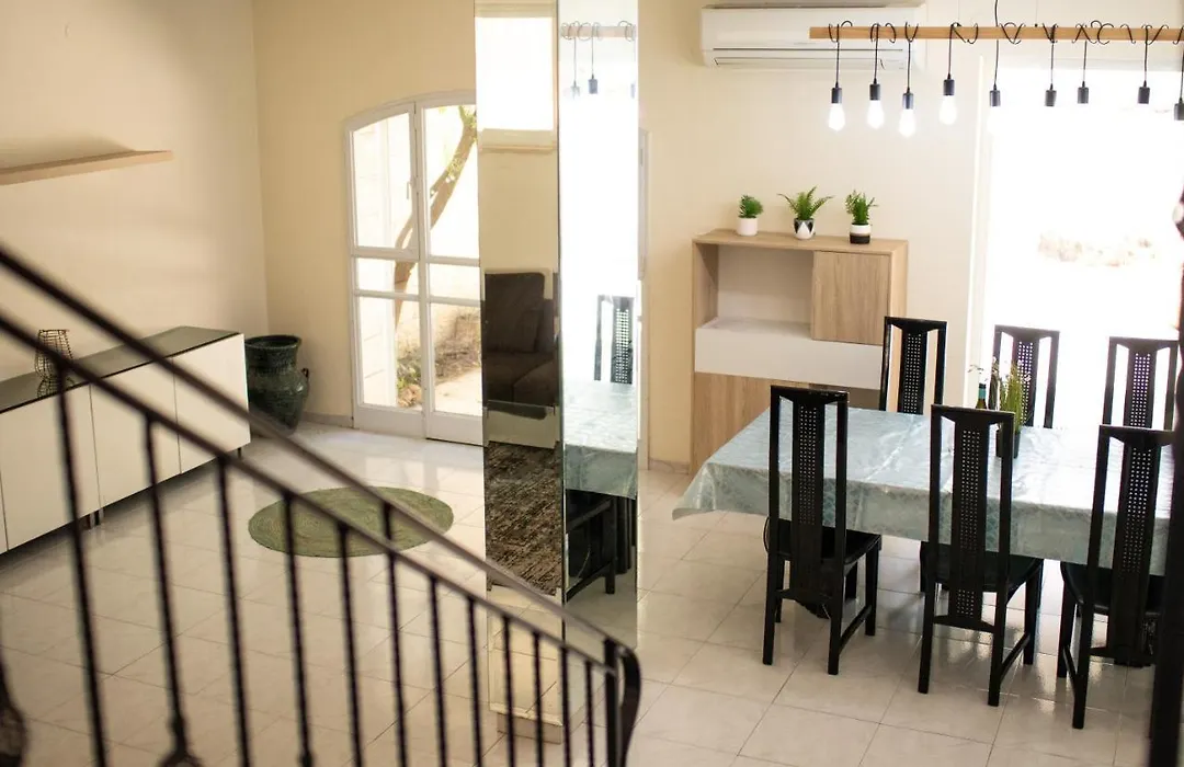 Spacious By The Orient Hotel - 4 Bdr Apartment-1