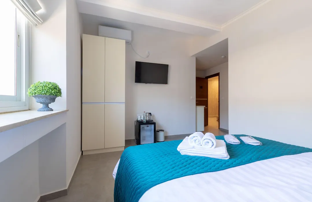 DEM Hotel-1
