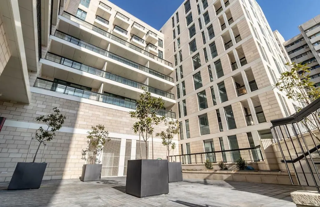 Stylish 1 Bedroom In City Center-1