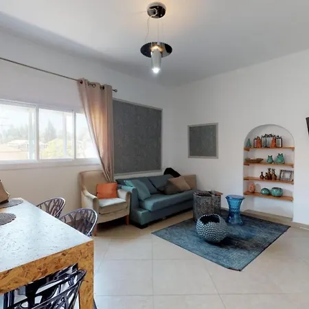 Authentic 3-Bedrooms Apartment In Mamilla Free Parking-3