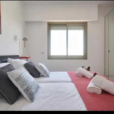 Unique View - 2 Bedroom & 2 Bth - Monbaz Streetm-2