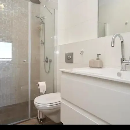 Unique View - 2 Bedroom & 2 Bth - Monbaz Streetm-3