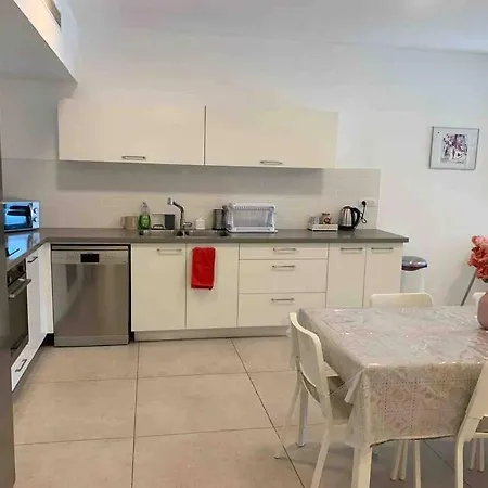 Boutique Haneviim Luxury Big 2 Bedrooms City Center !-3