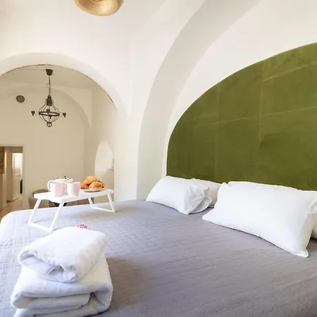 Authentic 1 Bdr In The Heart Of Jerusalem-2