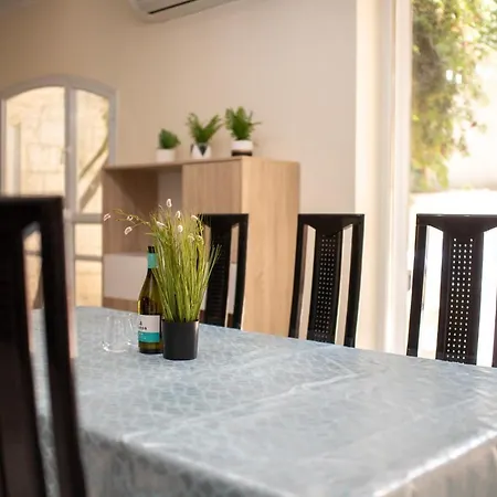 Spacious By The Orient Hotel - 4 Bdr Apartment-2
