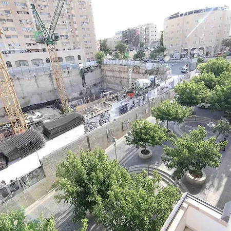 Jerusalem Center, Agrippas 8-3