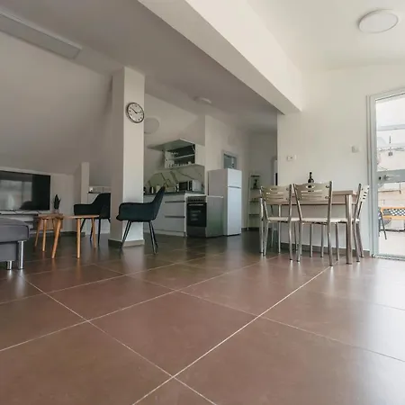 Aristo Machne Yehuda Boutique Apartments-3