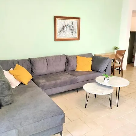 Family Apartment Near Old City-2