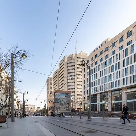 Stylish 1 Bedroom In City Center-3