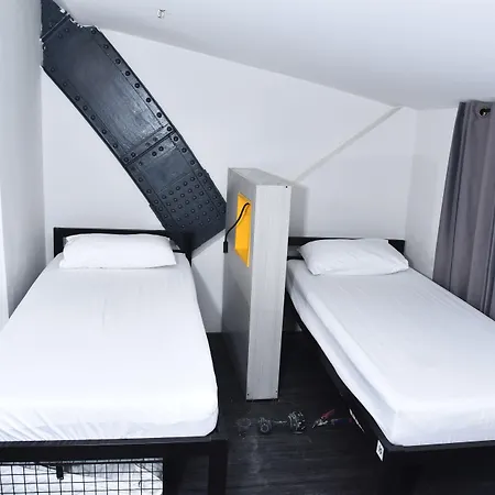 Cinema Hostel-2