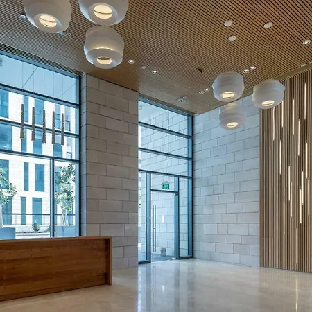 Luxurious 1Bdr In City Center-2