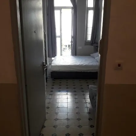 Queen Hotel-2