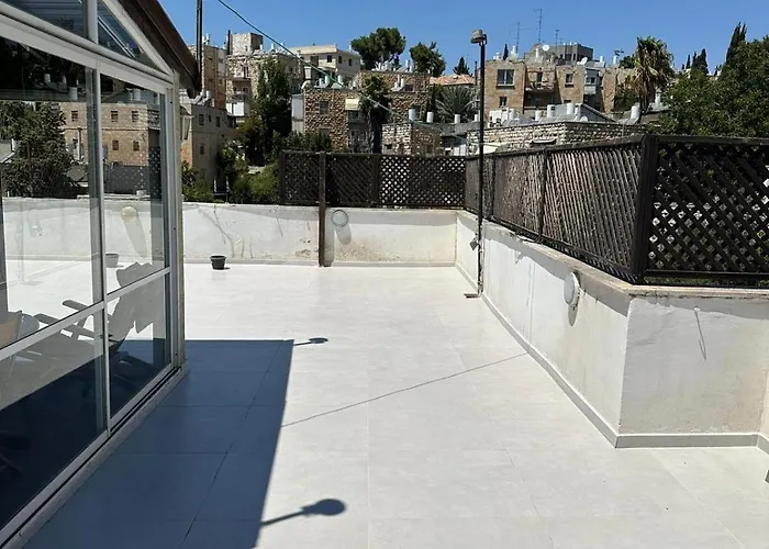 Unique Penthouse With A Gorgeous Roof Top Apartamento Jerusalém que aceita animais de estimação